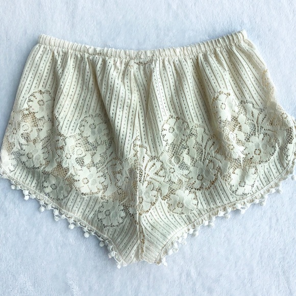 Band of Gypsies Off White Crochet Dolphin Ivory Lace Up Cover Up Swim Shorts XS - Picture 9 of 9